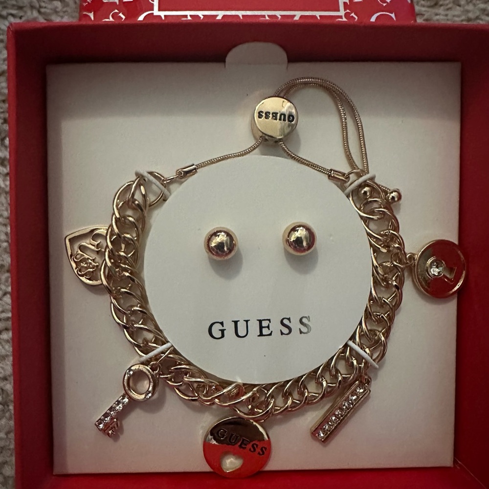 🪴Guess Gold-Tone Charm Bracelet and Earrings Set